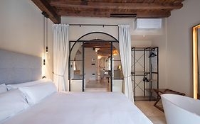 Calm Suites Babole